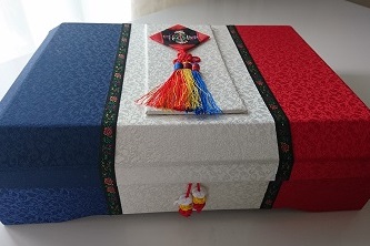 韓国の和菓子の箱