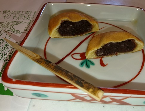 京銘菓満月の阿闍梨餅