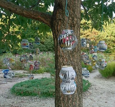 明徳公園の花壇にあるハロウイン仕様のオブジェ
