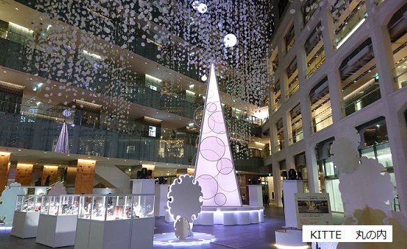 東京丸の内KITTEのクリスマスの飾り