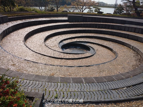 モリコロパークの日本庭園の導入の池