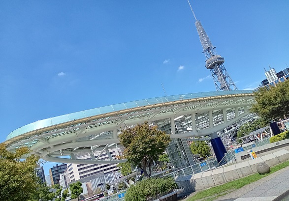 名古屋栄のアオシス21と中電みらいタワー