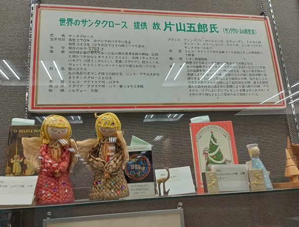 鶴舞中央図書館（名古屋市昭和区）１階のショーウインドーでの展示