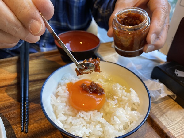 挽き肉のトリコ（名古屋市中区栄）のハンバーグ定食の〆の卵がけご飯