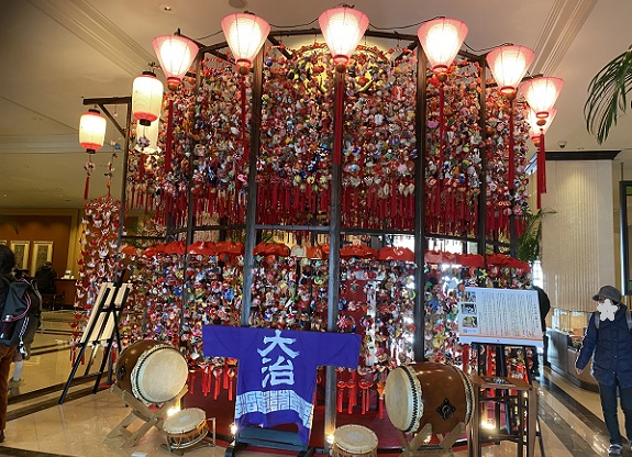 名古屋マリオットアソシアホテルのつるし雛飾り（2024年3月3日まで展示）