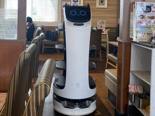 ガスト大垣店のネコロボット