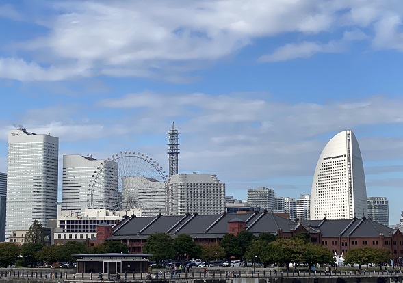 横浜港大さん橋から見たみなとみらい