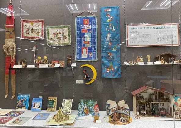 鶴舞図書館展示コーナー