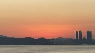 韓国釜山海雲台ブルーライン海の列車から見た夕焼け