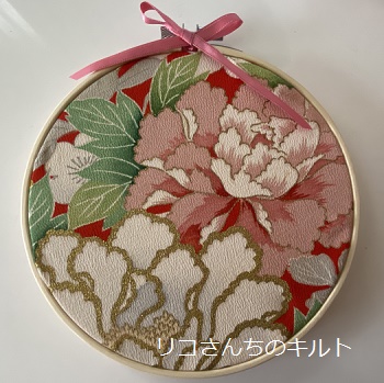 刺繍枠で作った正月飾り