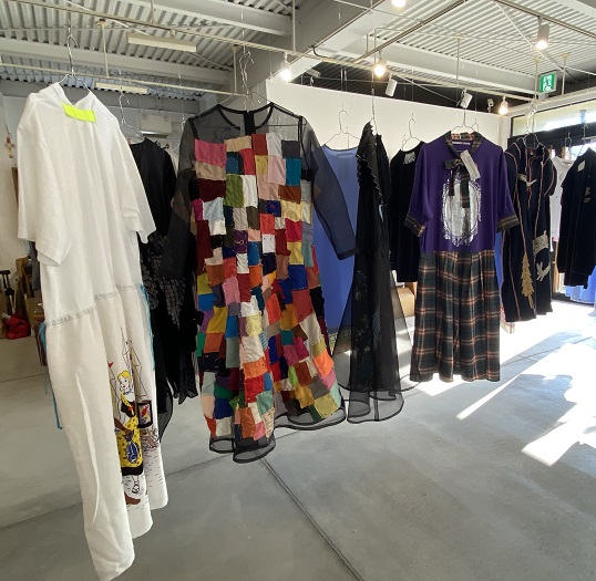 ギャラリー数寄(愛知県江南市)で開催中のひびのこづえ展覧会(2025年4月30日撮影)