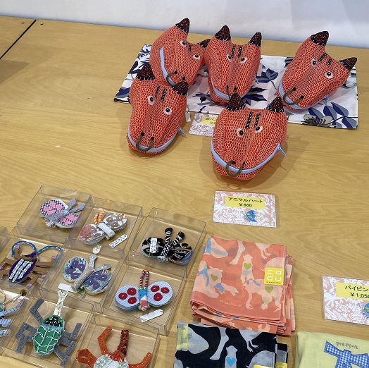 ギャラリー数寄(愛知県江南市)で開催中のひびのこづえ展覧会(2025年4月30日撮影)