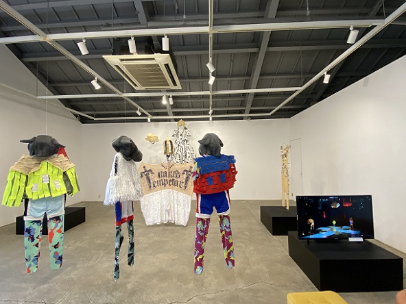 ギャラリー数寄(愛知県江南市)で開催中のひびのこづえ展覧会(2025年4月30日撮影)