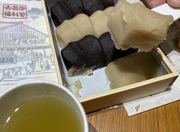 赤福の白餅黒餅