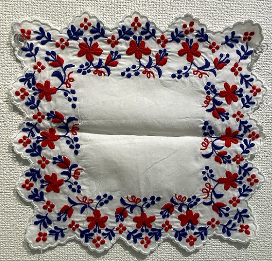 チカシンギャラリーで開催のハンガリー刺繡サークル作品展(2025年7月20日撮影)
