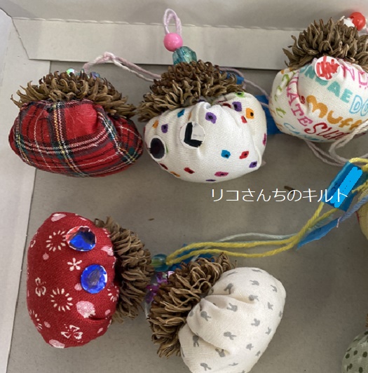 ドングリのパンツを使った手作りチャーム