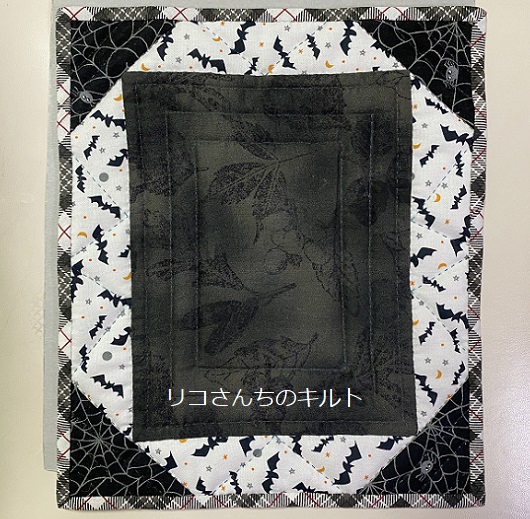 自作のパッチワークキルトミニ(ハロウイン)