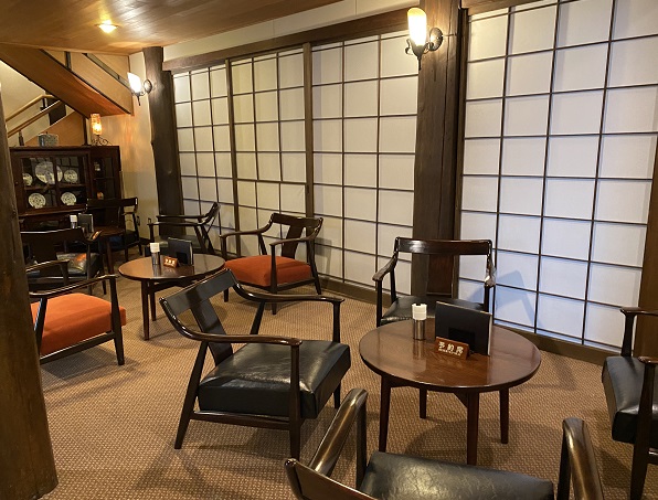 上高地五千尺ホテルのカフェラウンジ