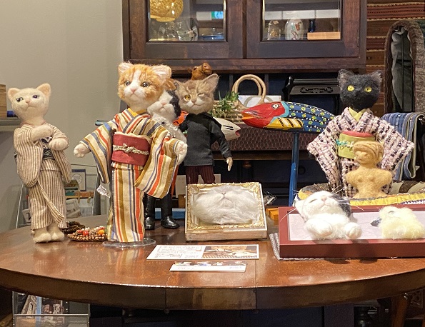 日日のクラフト美卯(愛知県一宮市)で開催中の作品展(手羽サキさんのフェルトネコ)