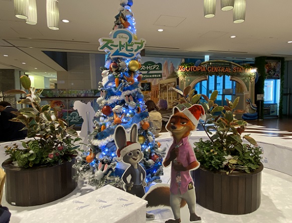 ミッドランドスクエアのクリスマスツリー(ズートピアとコラボ)