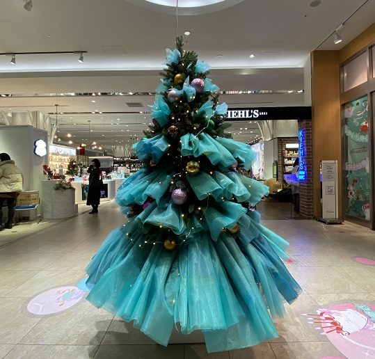 タカシマヤゲートタワーモール2階のクリスマスツリー