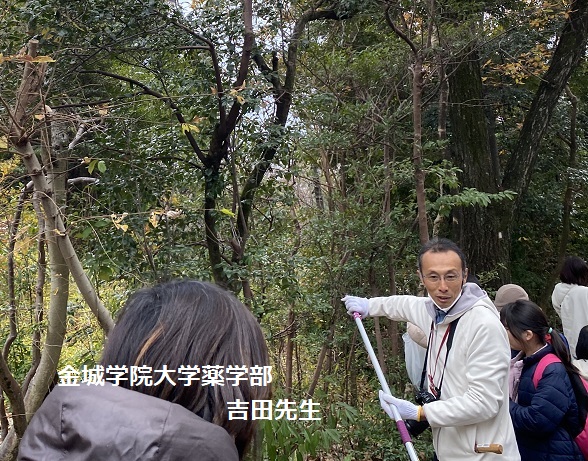 金城学院大学(名古屋市守山区)キャンパス内で開催のイベント(クリスマスリースと正月飾り作り)2025年12月13日