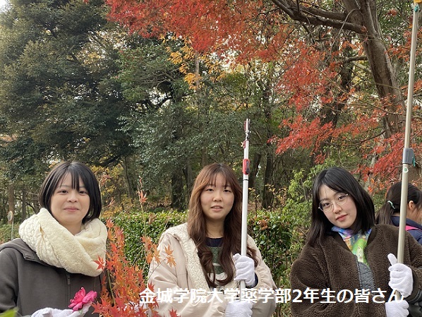 金城学院大学(名古屋市守山区)キャンパス内で開催のイベント(クリスマスリースと正月飾り作り)2025年12月13日