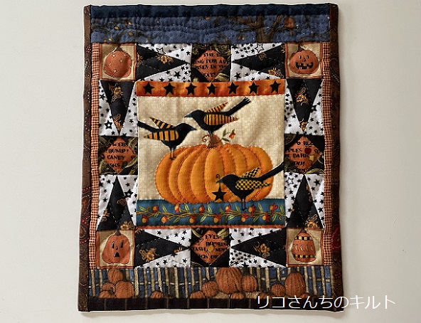 自作のパッチワークキルトハロウインミニタペストリー