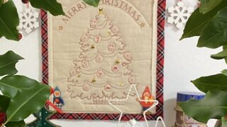 自作のパッチワークタペストリー（ツリー）