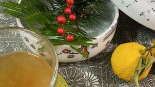 松と南天のアレンジとゆずハチミツ茶