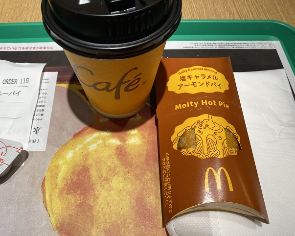 マック商品塩キャラメルアーモンドパイ