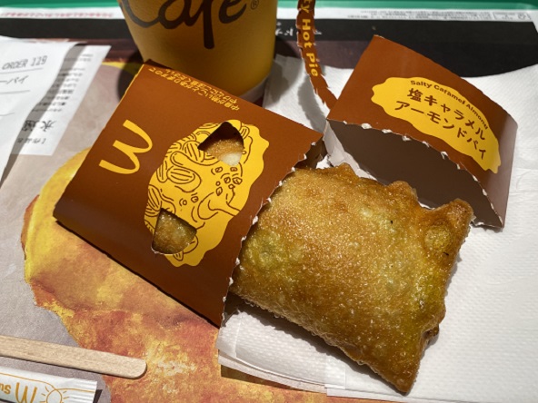 マック商品塩キャラメルアーモンドパイ