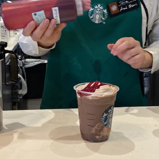 スタバ1月14日発売のカカオ＆ストロベリームースフラペチーノ