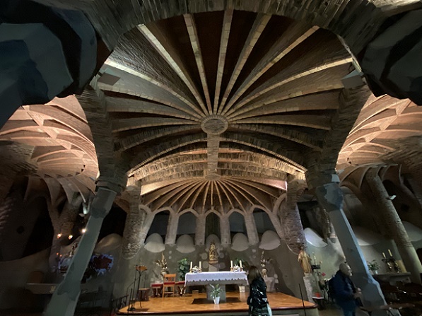 コロニア・グエル教会