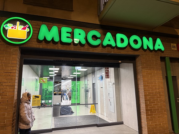 バルセロナのスーパーメルカドーナ