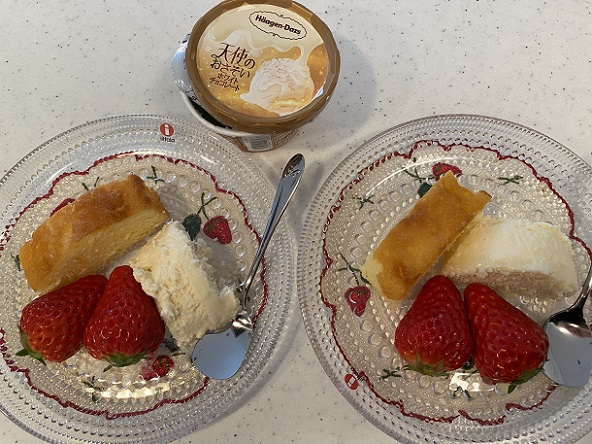 イチゴ（紅ほっぺ）とハーゲンダッツのアイス