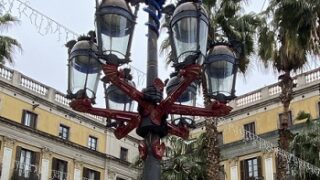 レイアール広場’のガウディデザインの街灯