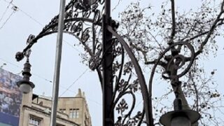 ガウディデザインの街灯（バルセロナのグラシア通り）