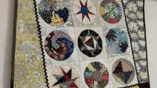 自作のパッチワークキルト（作品タイトル布遊び）