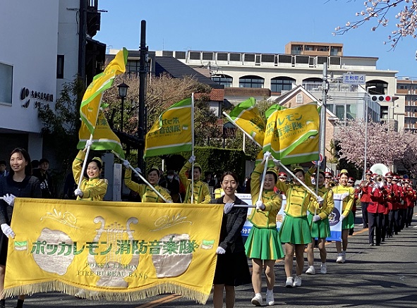 名古屋市東区のオオカンザクラ（2026年3月14日）ポッカ消防隊のパレード