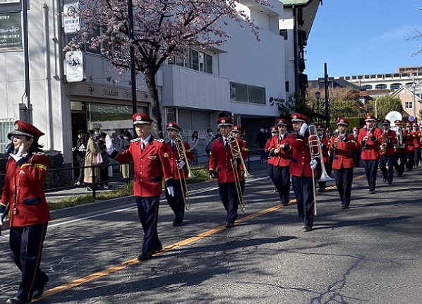 名古屋市東区のオオカンザクラ（2026年3月14日）ポッカ消防隊のパレード
