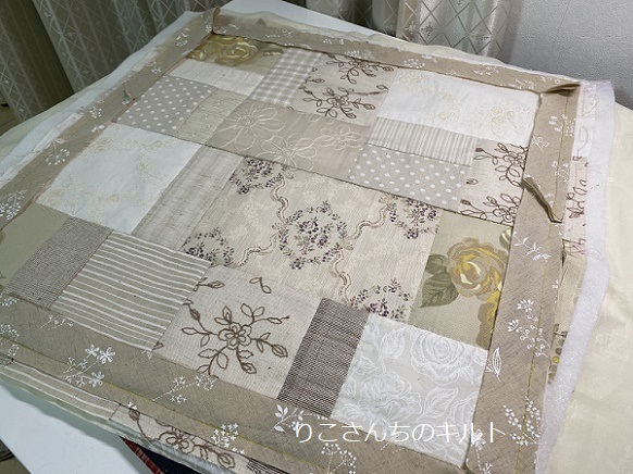 自作のパッチワークキルト（いやしのひととき）