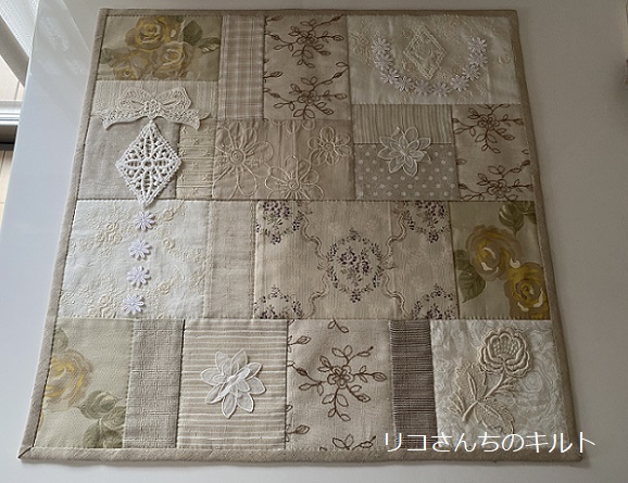 自作のパッチワークキルト（いやしのひととき）