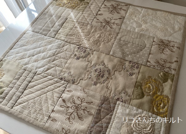 自作のパッチワークキルト（いやしのひととき）