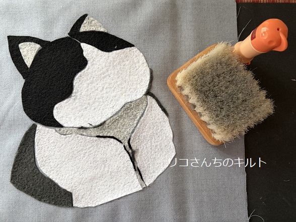 アップリケパンチャーで制作中のネコ