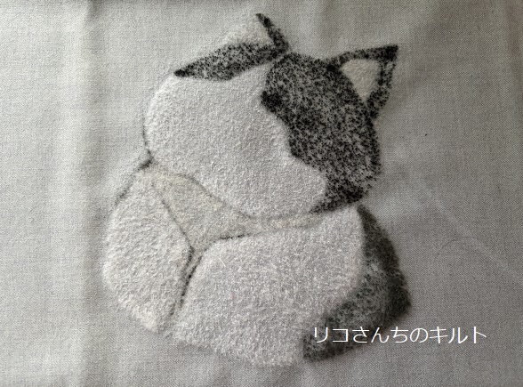 アップリケパンチャーで制作中のネコ