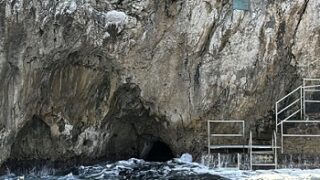 カプリ島の青の洞窟の入口