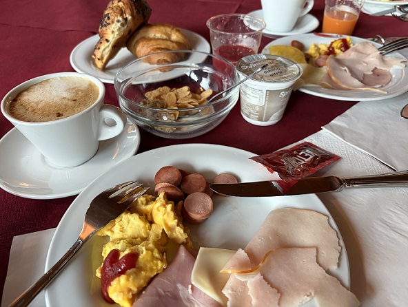 ナポリのホテルアメリカンでの朝食