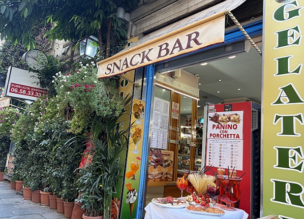 スペイン広場からトレヴィの泉へ