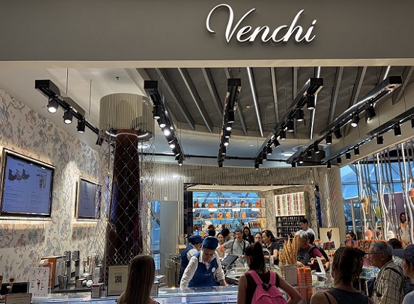 ローマ・フィウミチーノ空港内のヴェンキ